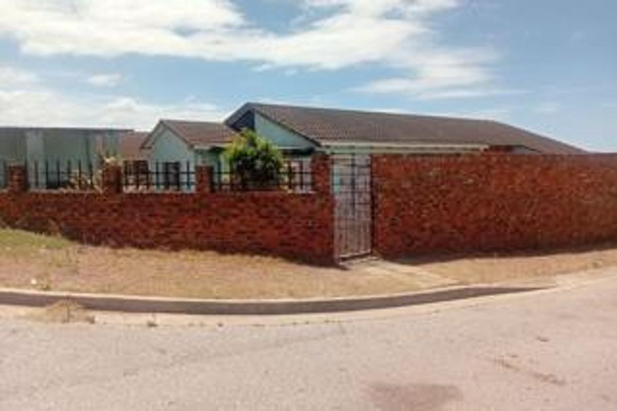 House For Sale In Port Elizabeth - Photo 2