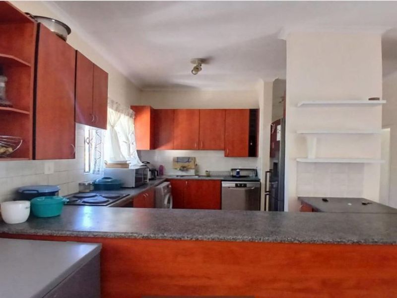 Apartment For Sale In Midrand - Photo 2