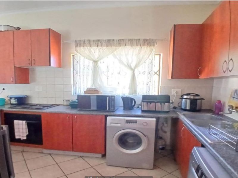Apartment For Sale In Midrand - Photo 3