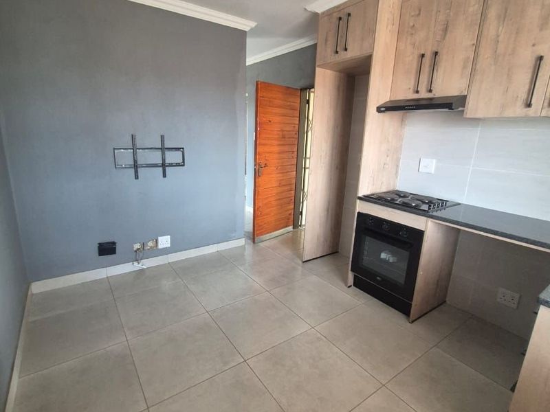 Apartment Rental Monthly In Soweto - Photo 4