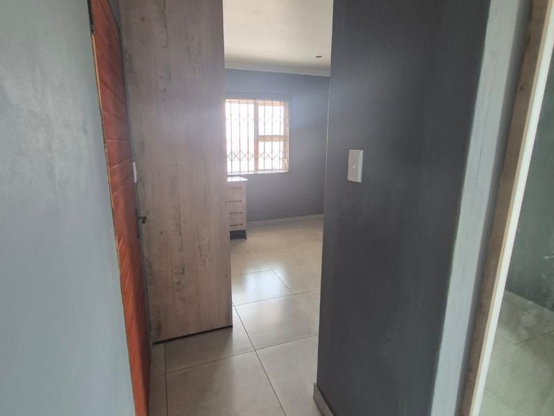 Apartment Rental Monthly In Soweto - Photo 9
