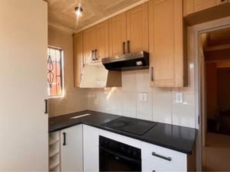 House Rental Monthly In Soweto - Photo 2