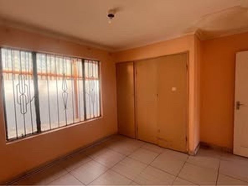 House Rental Monthly In Soweto - Photo 5