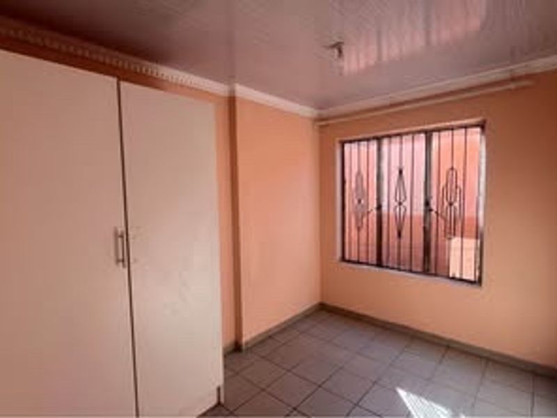 House Rental Monthly In Soweto - Photo 7