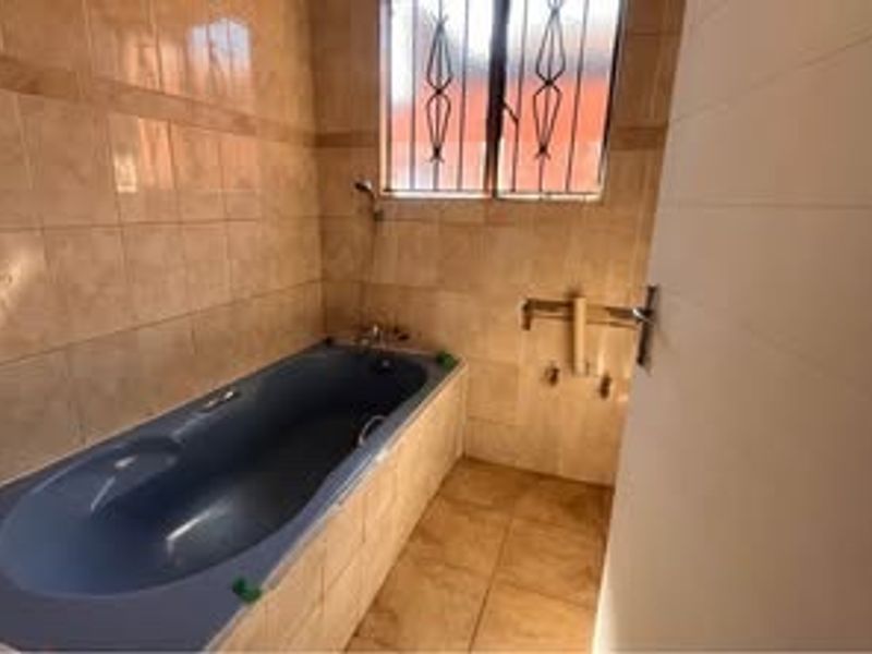 House Rental Monthly In Soweto - Photo 8