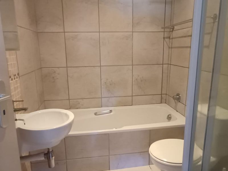 Apartment For Sale In Margate - Photo 10