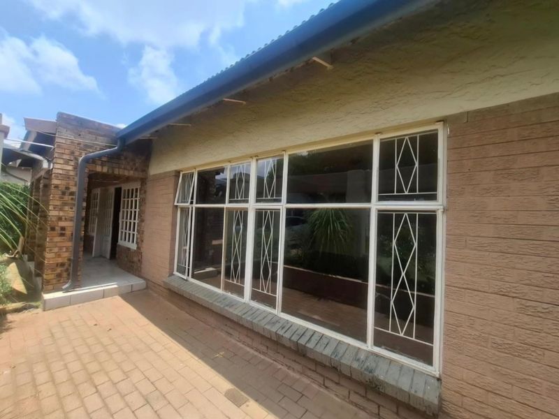 House Rental Monthly In Springs - Photo 2