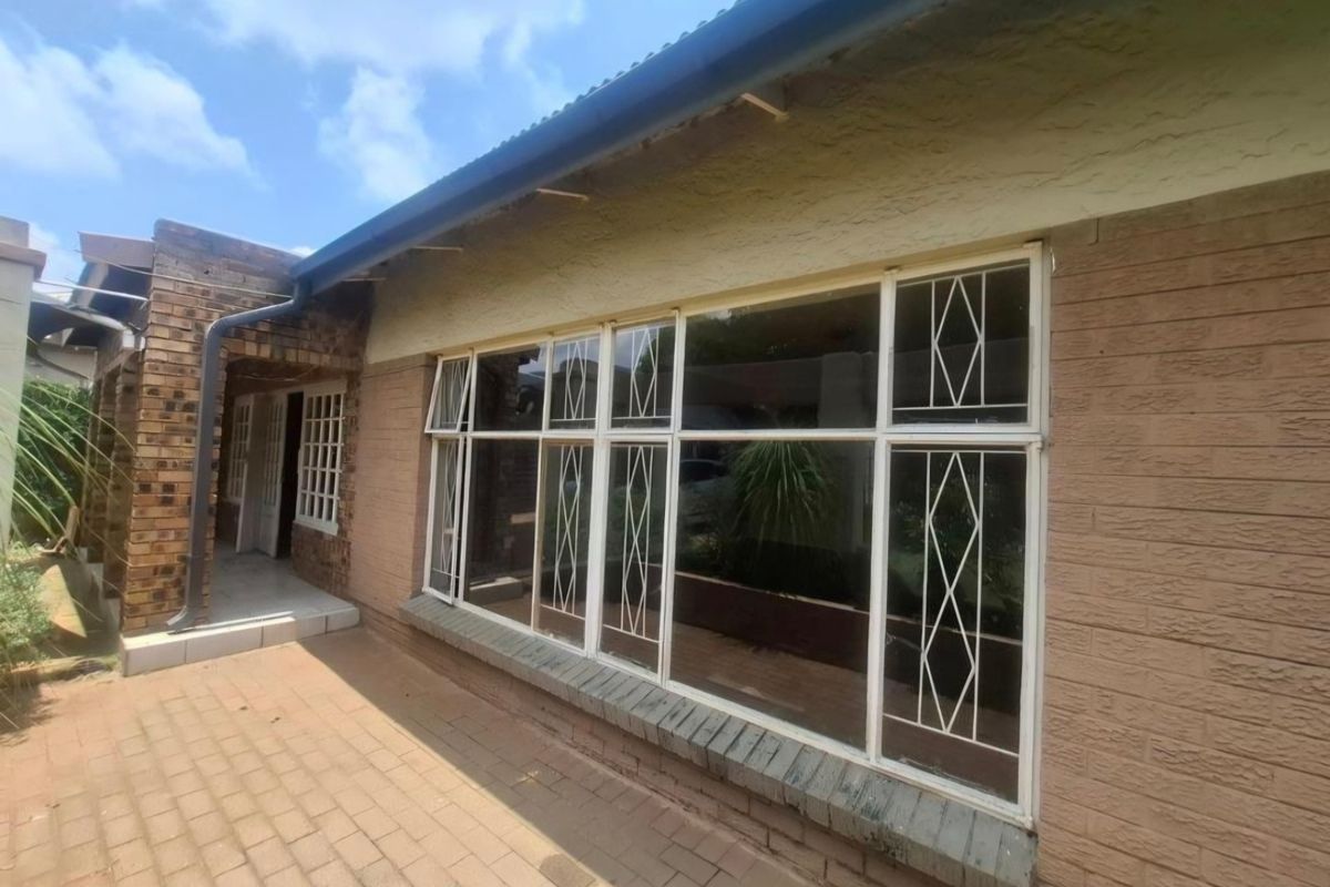 House Rental Monthly In Springs - Photo 2