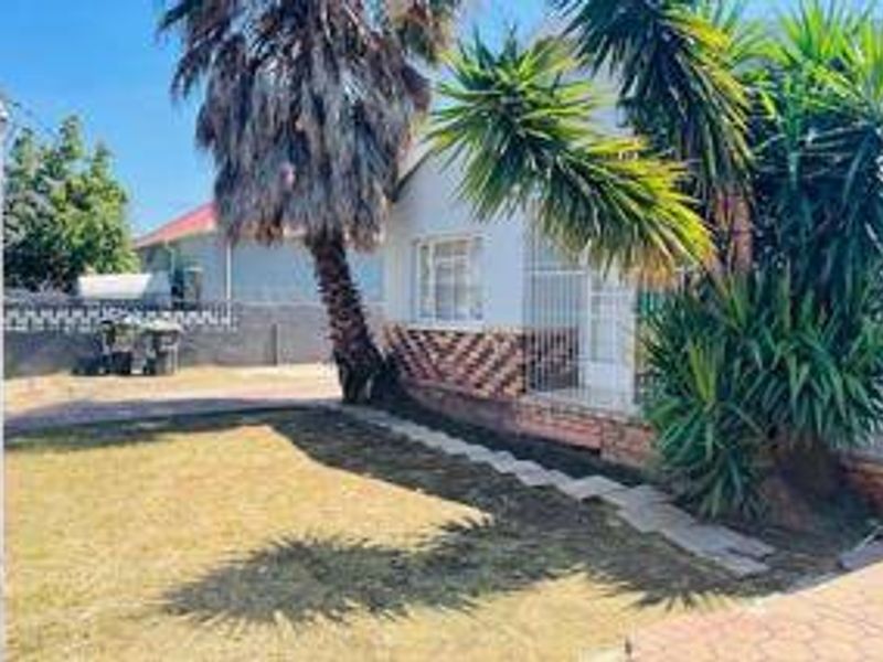 House For Sale In Pretoria - Photo 2