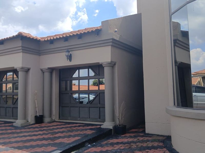 House For Sale In Rayton - Photo 2