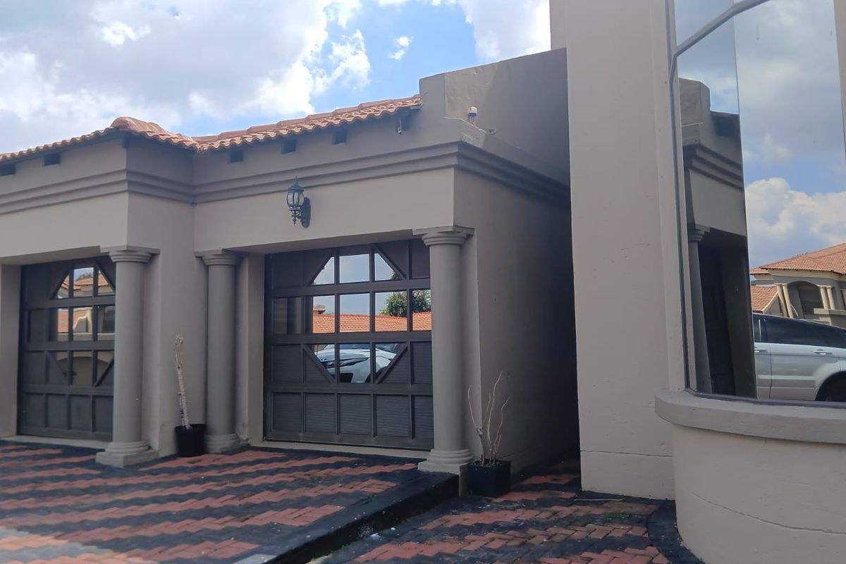 House For Sale In Rayton - Photo 2