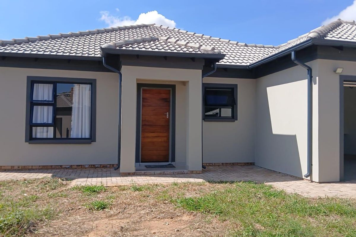 House For Sale In Rayton - Photo 2