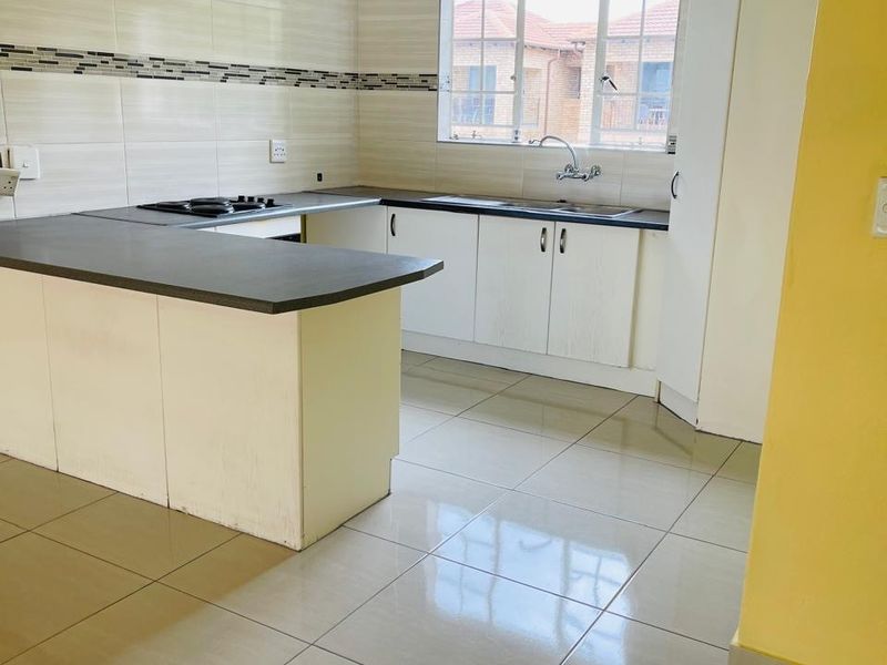 Apartment Rental Monthly In Midrand - Photo 2