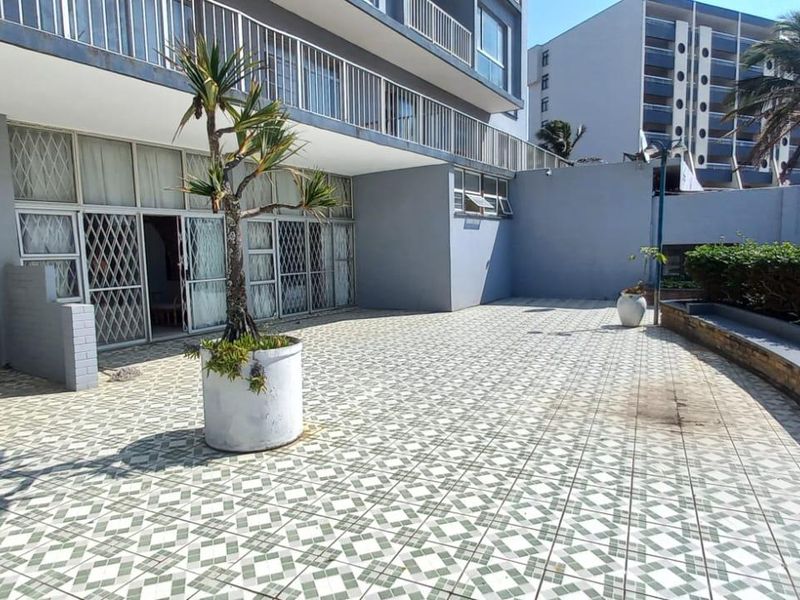 Apartment For Sale In Margate - Photo 2