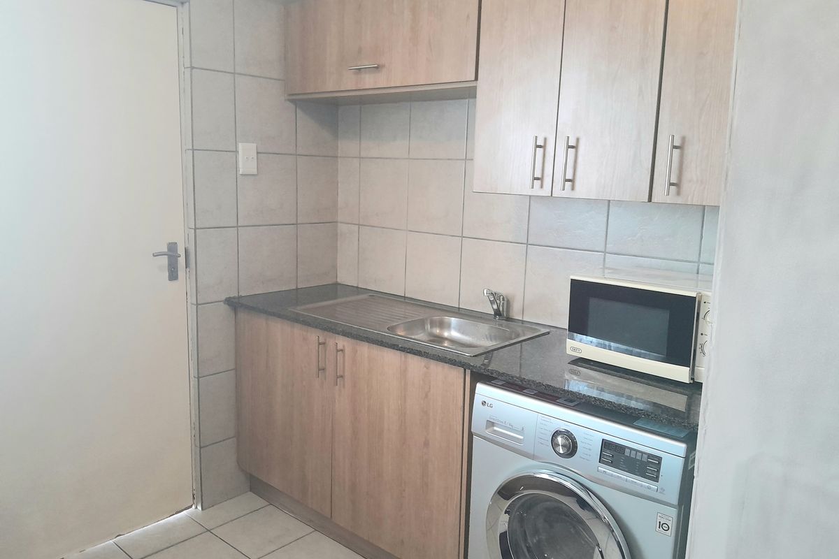 Apartment Rental Monthly In Sandton - Photo 2