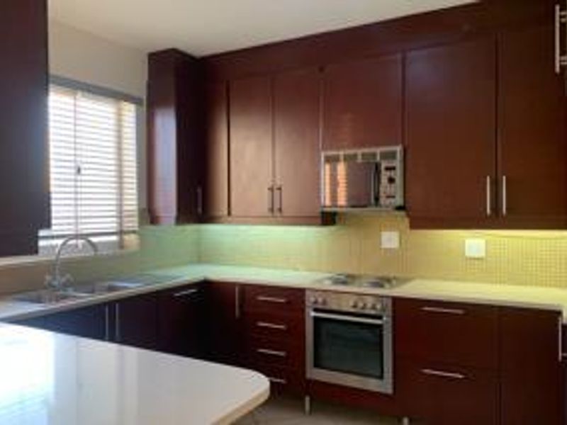 Apartment Rental Monthly In Bedfordview - Photo 2