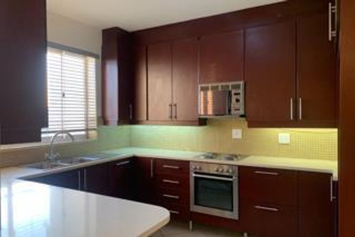 Apartment Rental Monthly In Bedfordview - Photo 2