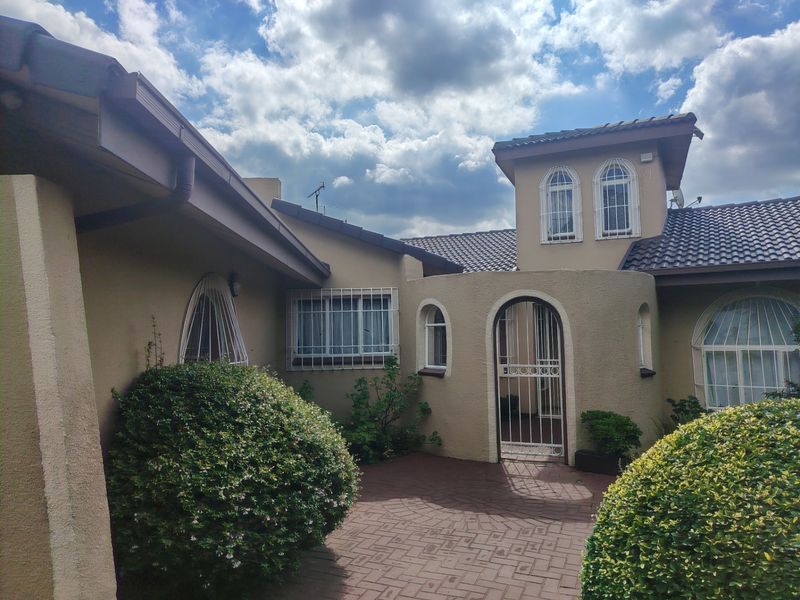 House For Sale In Nigel - Photo 2