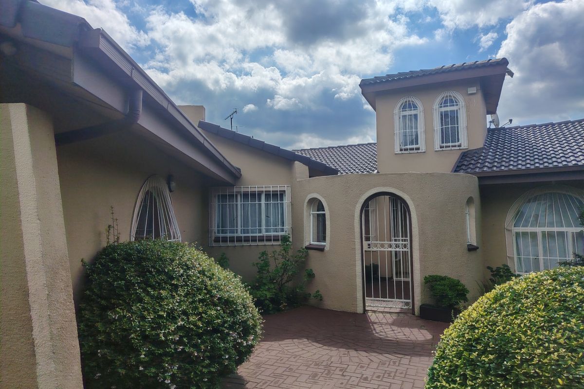 House For Sale In Nigel - Photo 2