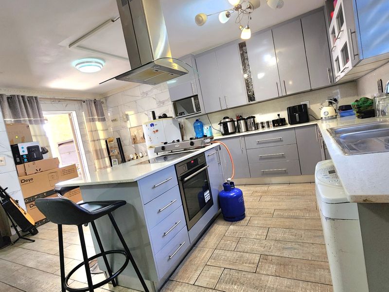 Townhouse For Sale In Centurion - Photo 7