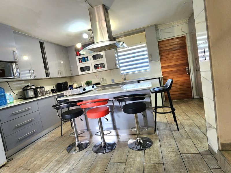 Townhouse For Sale In Centurion - Photo 4