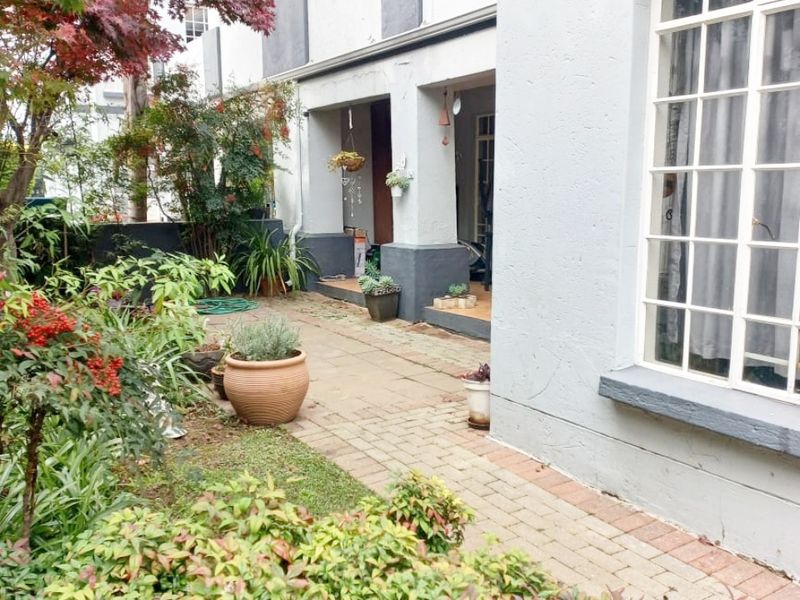 Townhouse Rental Monthly In Edenvale - Photo 2