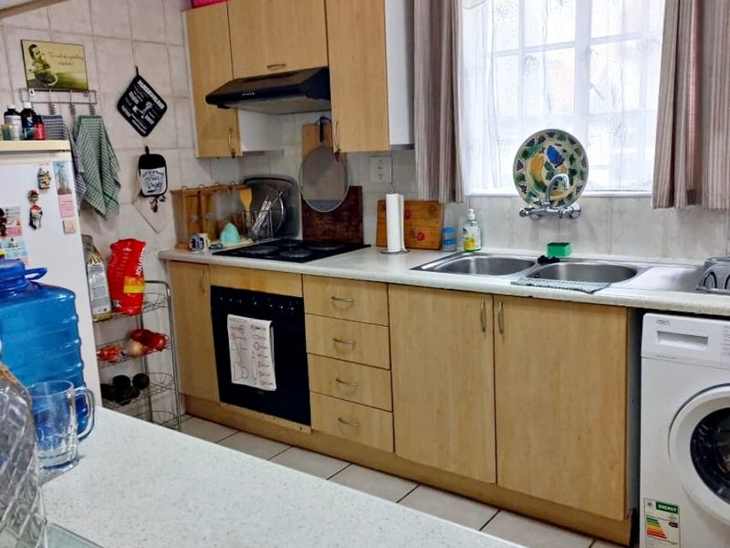 Townhouse Rental Monthly In Edenvale - Photo 6