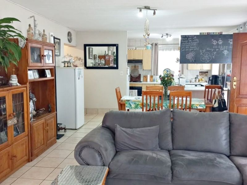 Townhouse Rental Monthly In Edenvale - Photo 3