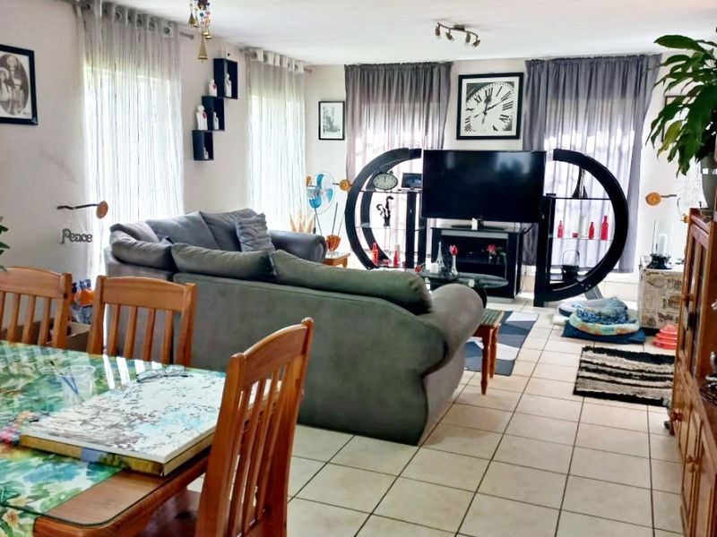 Townhouse Rental Monthly In Edenvale - Photo 4
