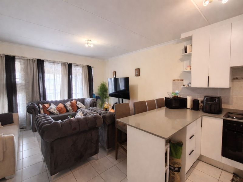 Apartment For Sale In Randburg - Photo 5