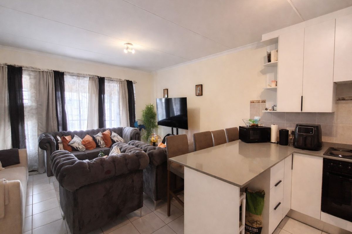 Apartment For Sale In Randburg - Photo 5