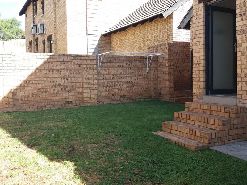 Townhouse Rental Monthly In Midrand - Photo 7