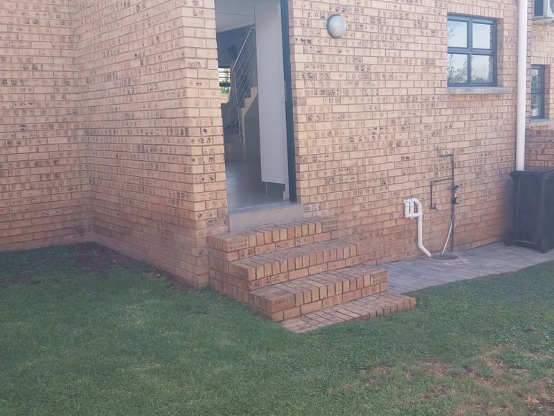 Townhouse Rental Monthly In Midrand - Photo 6