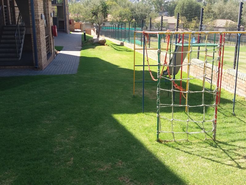 Townhouse Rental Monthly In Midrand - Photo 10