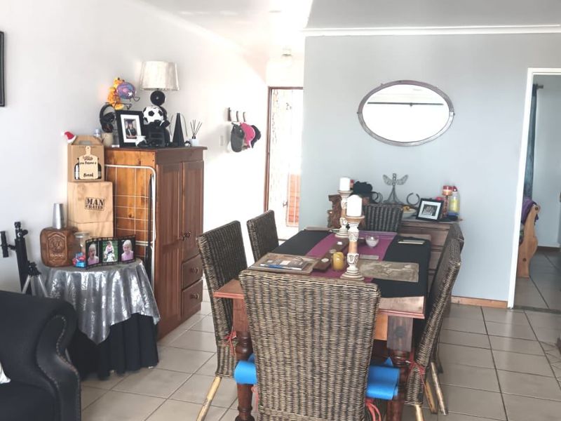 Apartment For Sale In Port Elizabeth - Photo 3