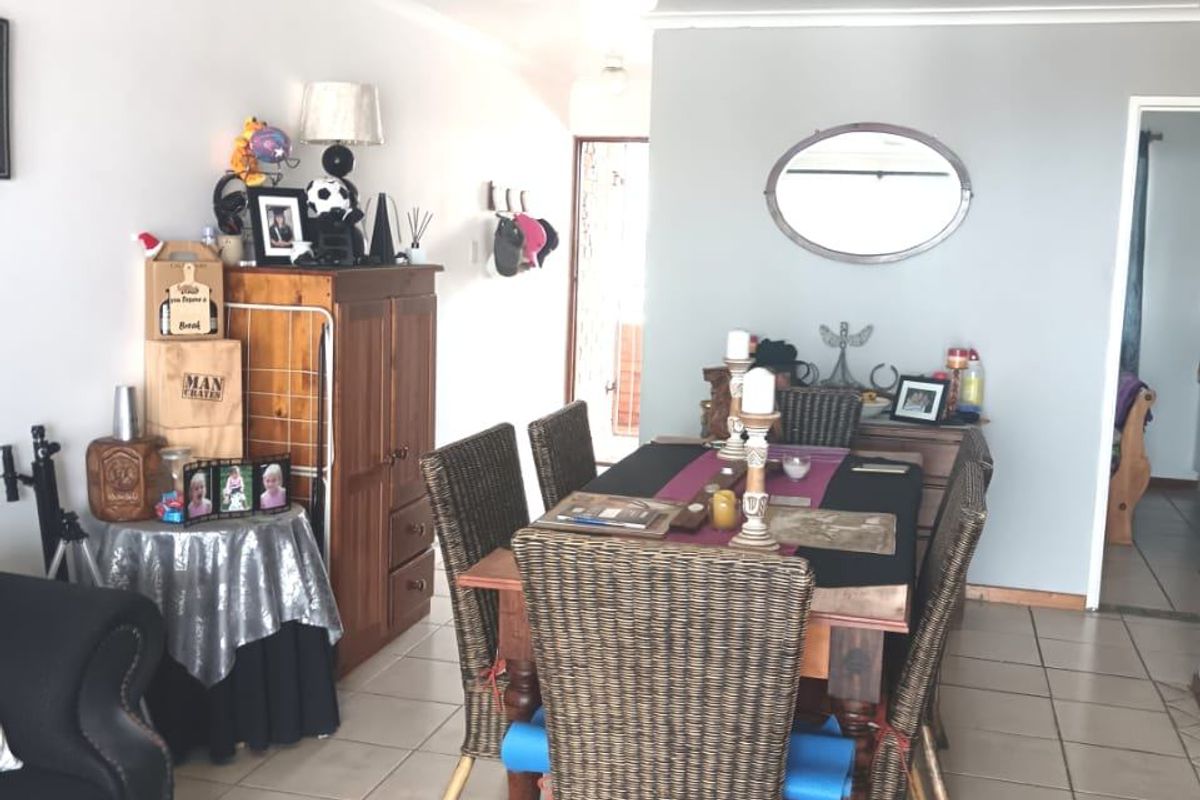 Apartment For Sale In Port Elizabeth - Photo 3