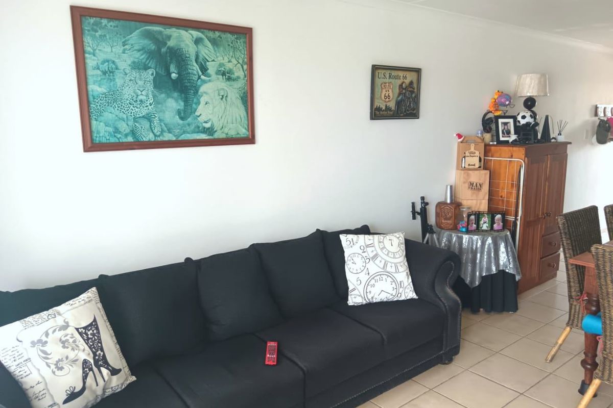 Apartment For Sale In Port Elizabeth - Photo 4