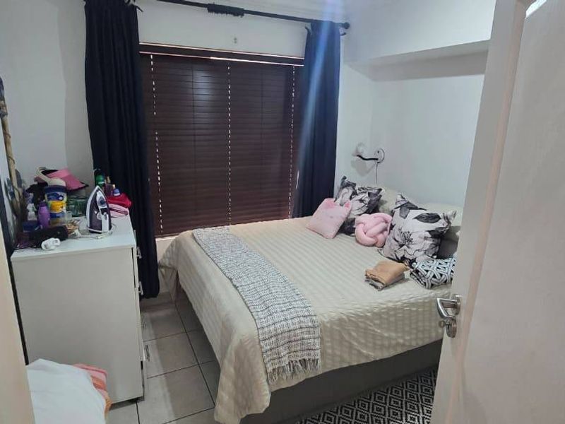 Apartment For Sale In Margate - Photo 3