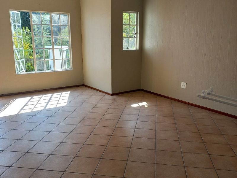 Townhouse For Sale In Edenvale - Photo 2