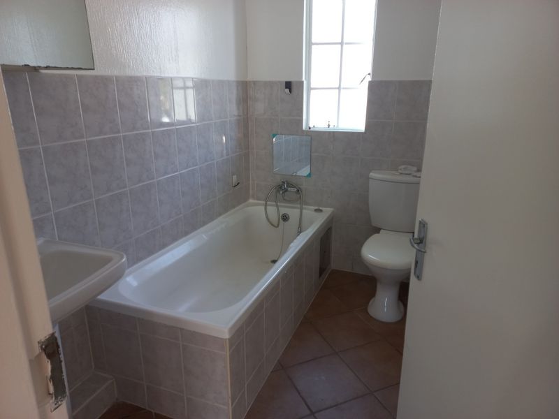 Townhouse For Sale In Edenvale - Photo 9