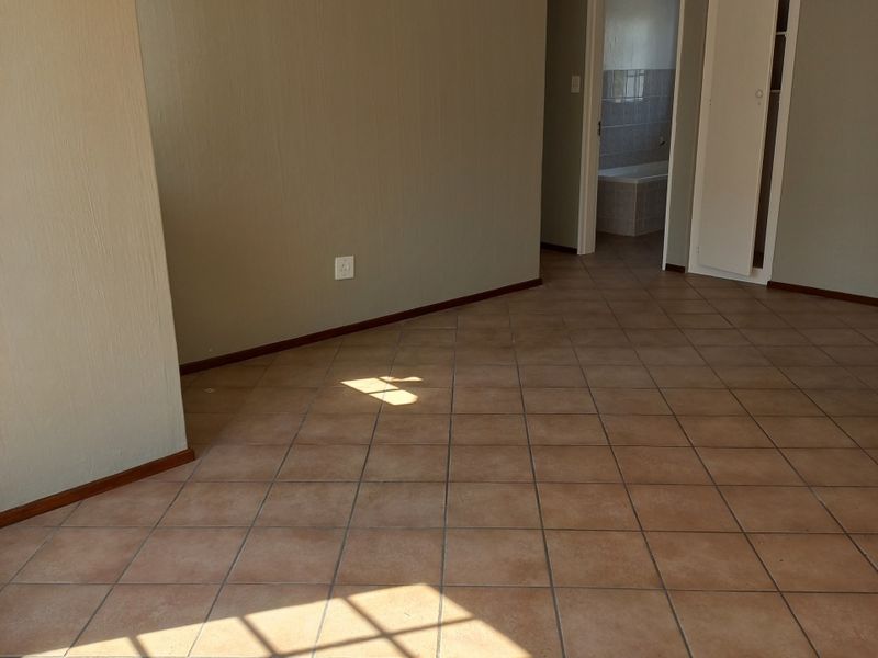 Townhouse For Sale In Edenvale - Photo 10