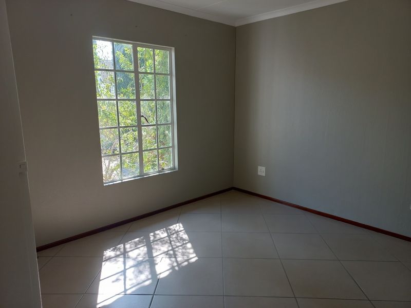 Townhouse For Sale In Edenvale - Photo 5