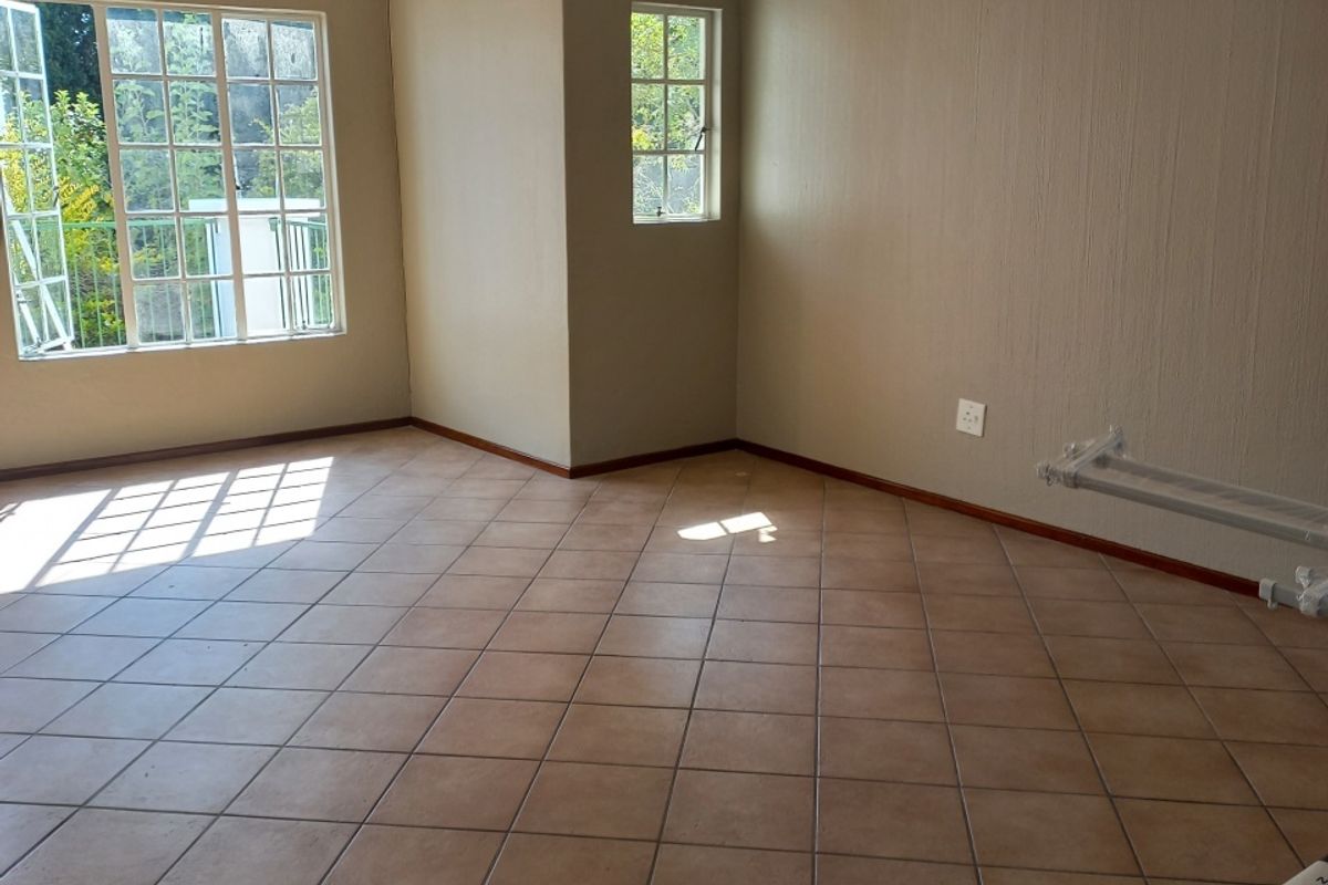 Townhouse For Sale In Edenvale - Photo 4