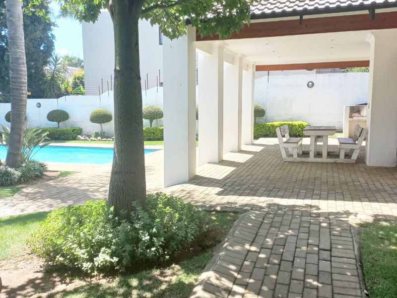 Townhouse For Sale In Edenvale - Photo 4