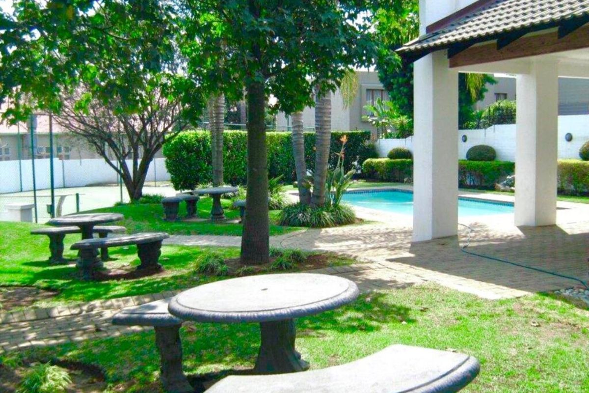 Townhouse For Sale In Edenvale - Photo 2