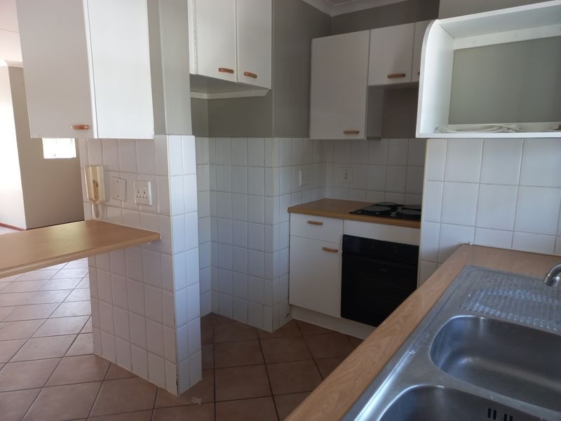 Townhouse For Sale In Edenvale - Photo 9