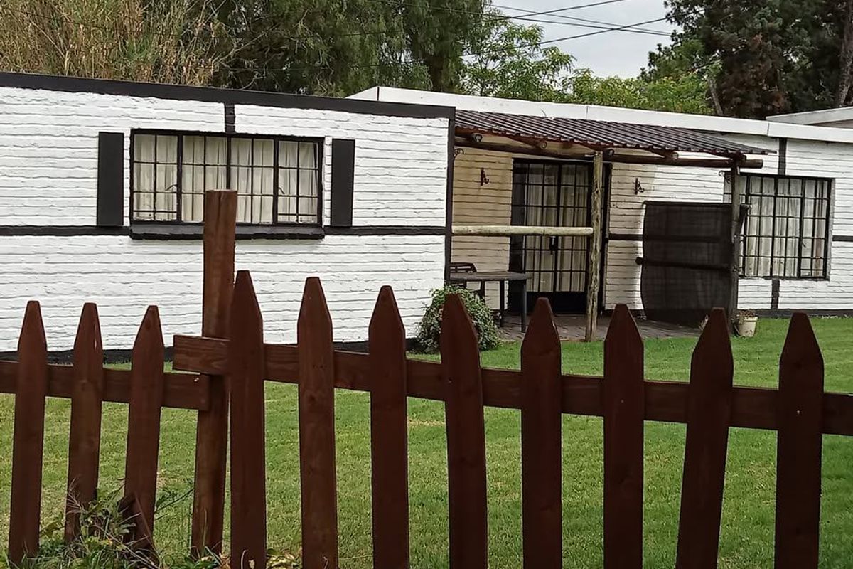 Apartment Rental Monthly In Randburg - Photo 2