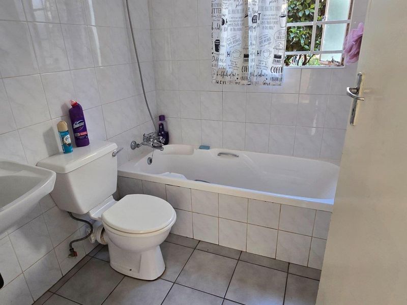 Apartment For Sale In Benoni - Photo 5