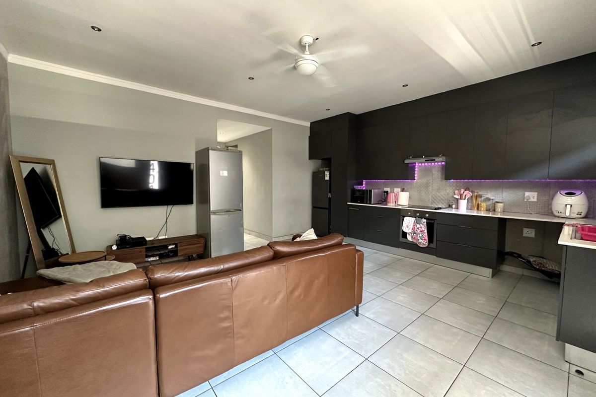 Apartment For Sale In Pretoria - Photo 2