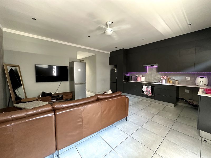 Apartment For Sale In Pretoria - Photo 2